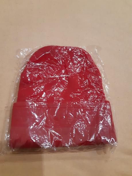 Červená zimná čiapka nová, 