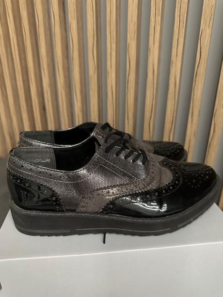 Lakované poltopánky, 38