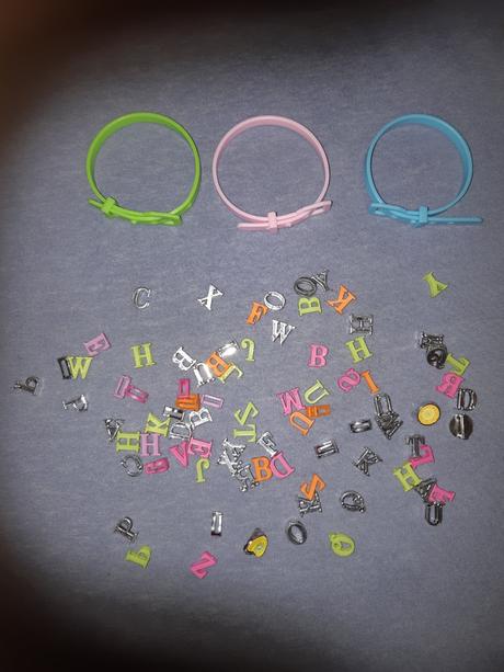 3x naramky+ 2 sady pismen,