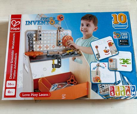 Hape - pracovný stôl malý objaviteľ,