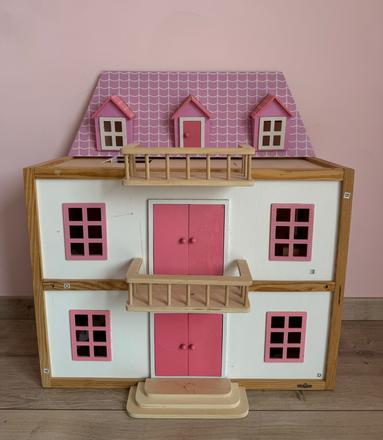 Drevený domček na hranie, 