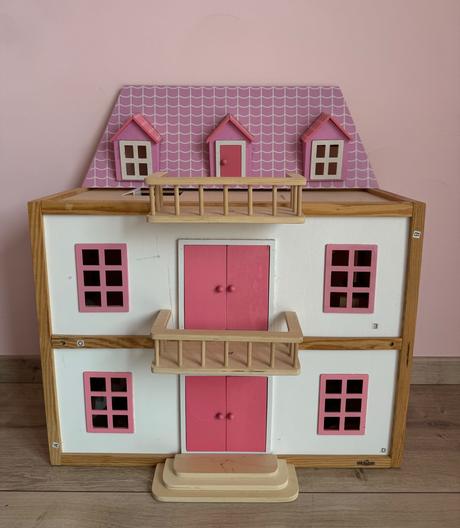 Drevený domček na hranie, 