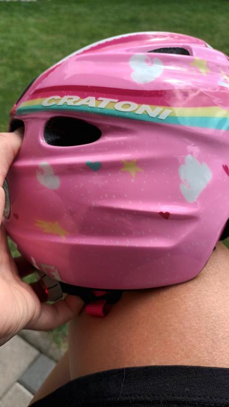 Kvalitná blikajúca značková prilba m 53-58 cm, m