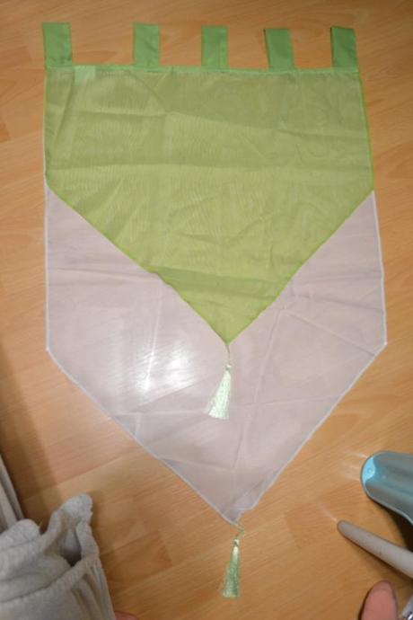 Moderná zácloka so strapcami, 