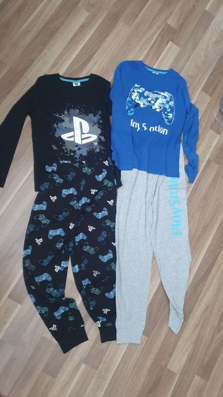 2x pyžamká play station, next,140