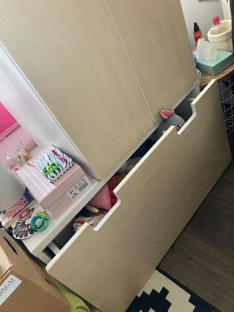 Lavica s úložným priestorom na hračky, 