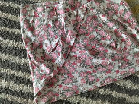 Kvetinková sukna, stradivarius,s