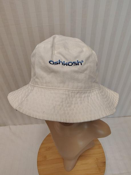 Biely klobúk s modrým nápisom oshkosh, č.604, oshkosh