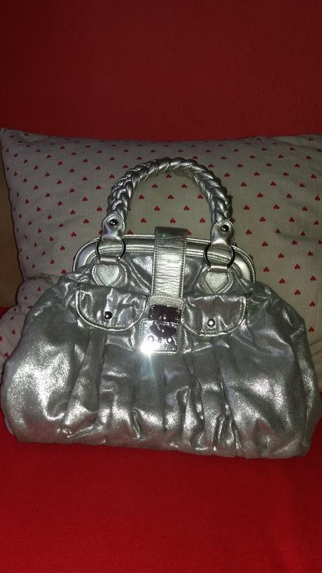 Strieborna kabelka elega, 