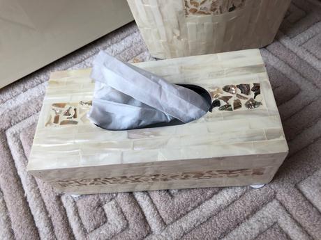 Box na servítky a váza z perlete, 