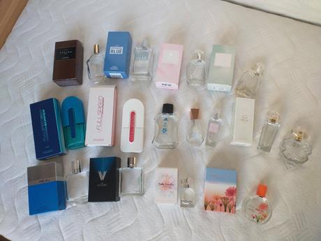 Prázdne flakóny z parfémov a toaletných vôd pre zb, 