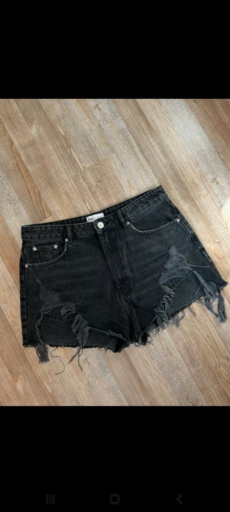 Super štýlové kraťasy, zara,42