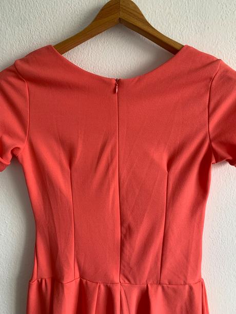 Krásne dámske šaty vhodné na rôzne príležitosti m, m