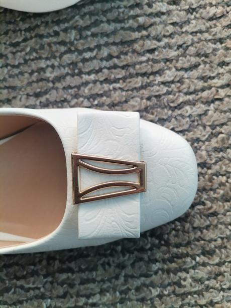 Biele lodičky na nízkom podpätku, clara barson,37