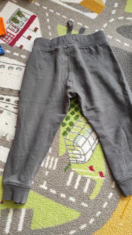 Teplaky chlapcenske na  2-3 roky spolu 5 eur, 98