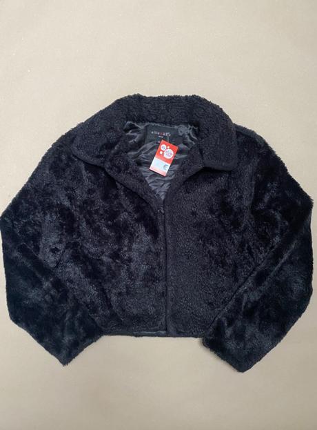 Čierna kožušinka s, s