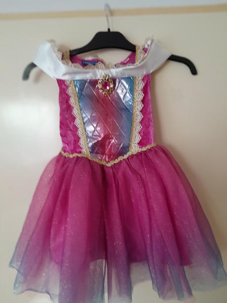 Princeznickove šaty, 104