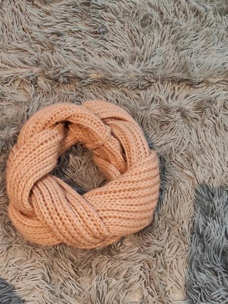 Pleteny hebky nákrčnik, 122