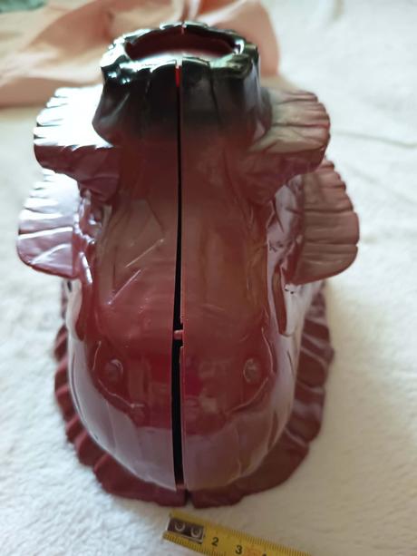 Sopka a hlava dinosaura,