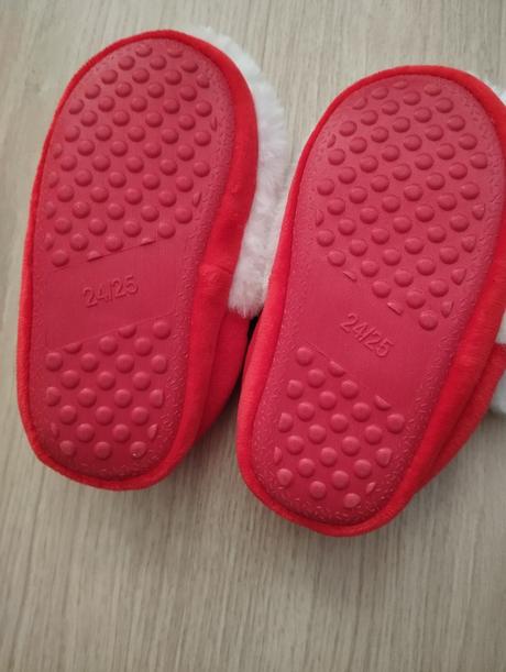 Mikulasske papuce, 24