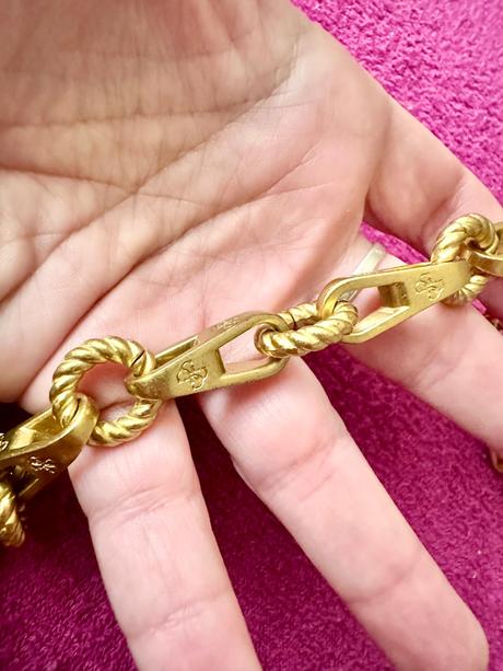 Opasok guess top stav, guess