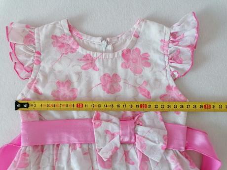 Bielo-ruzove šaty s kvetmi, 86