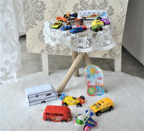 17 dielna sada autíčiek a iných hračiek,