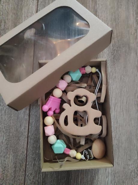 Retiazka na cumlik s hryzatkom v krabicke, 