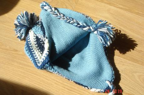 Pletena ciapka s posivkou - modra pasikova, l