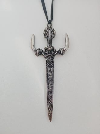 Pohanský prívesok meč, 