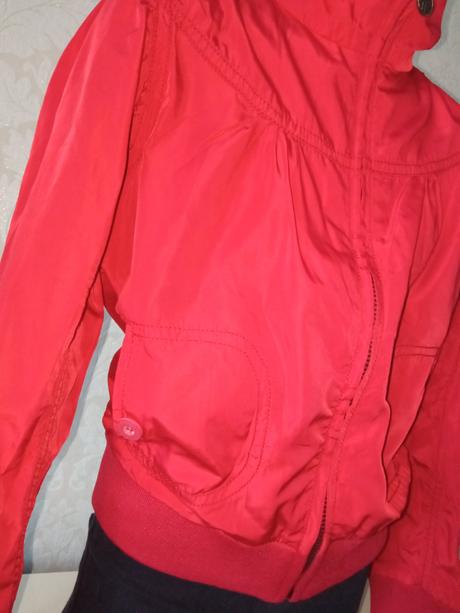 Dievčenská červená krátka vetrovka (8 r.), 128