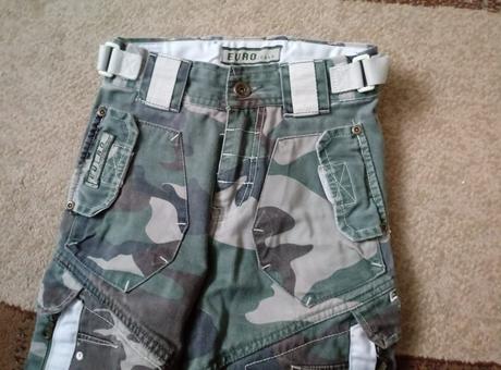 Maskáčové kraťasy, 146