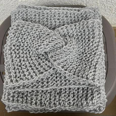 Čelenky a nákrčníky,