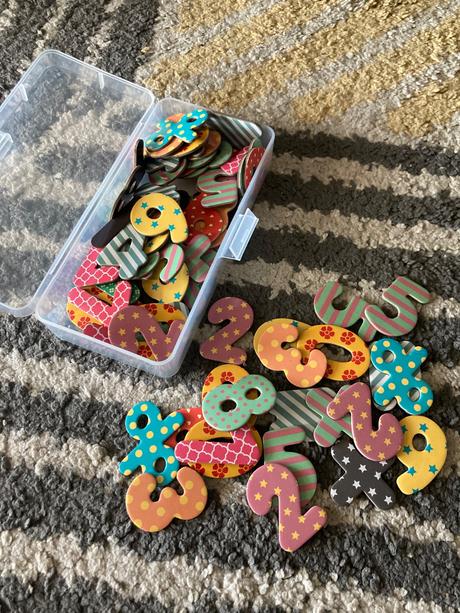 Farebné magnetky čísla 80ks, 