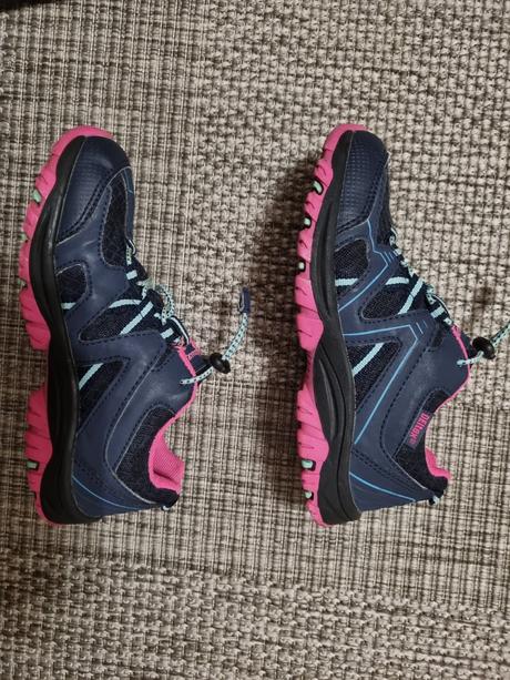 Turisticke tenisky, 32