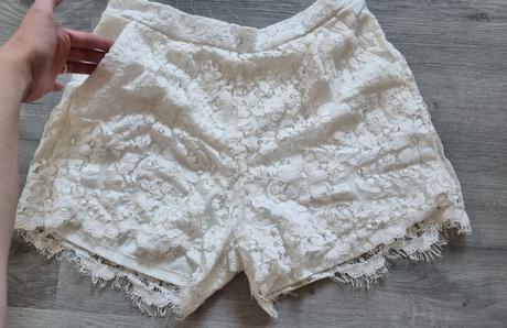 Biele čipkované kraťasy, amisu,42