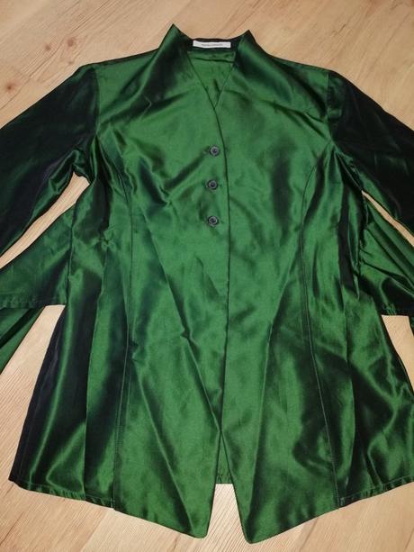 Smaragdové sako, 36