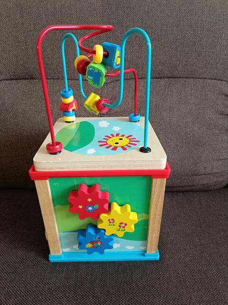 Drevená kocka s prevliekaním, 