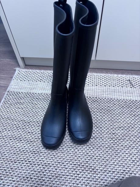 Gumaky top stav, reserved,36