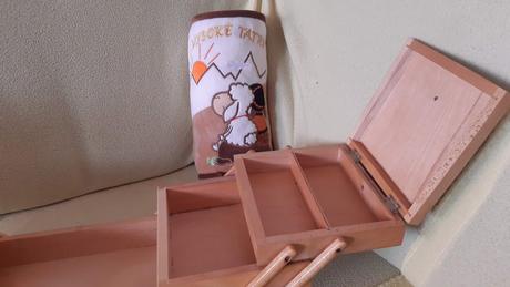 Predám drevenú rozkladaciu kazetu, šijacie potreby, 