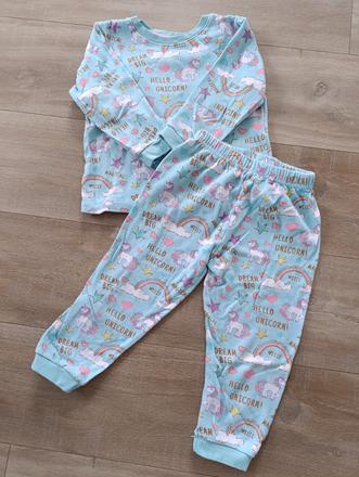 Pyžamko s jednorožcami, 110