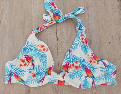 Bikiny s vtáčikmi, 40