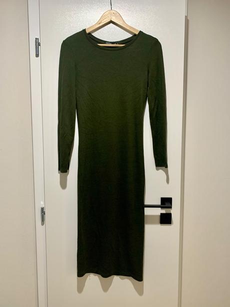 Priliehavé šaty bershka, bershka,s