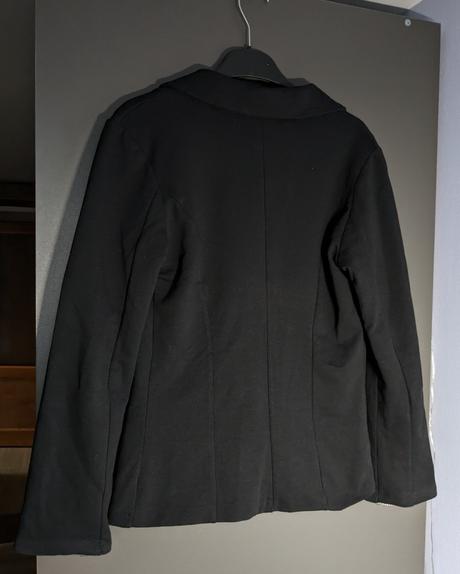 Čierne sako, s