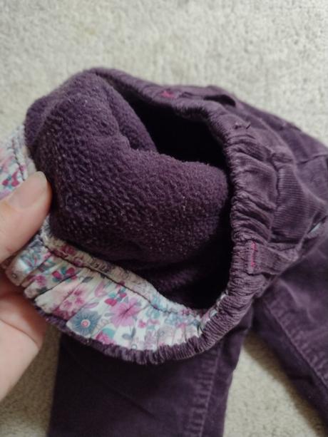 Hrubé menčestrové nohavice pre útle dievčatko, 80