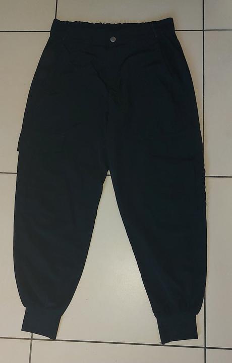 Elegantnejšie čierne s patentom triedime šatník, zara,s