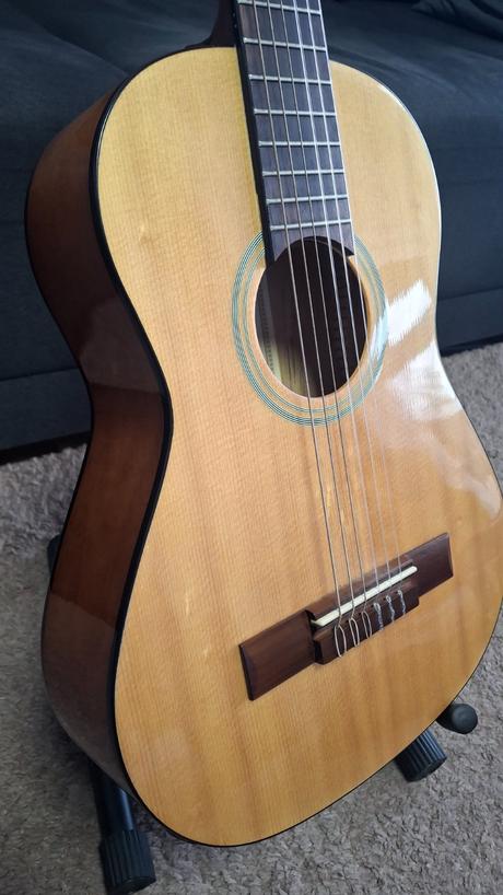 3/4 gitara, guitalele admira,