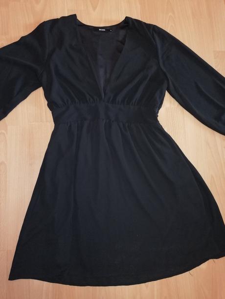 Jednoduché čierne šaty, m