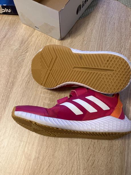 Tenisky do telocvične, 35