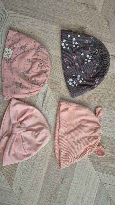 Čiapky 4x, sinsay,74